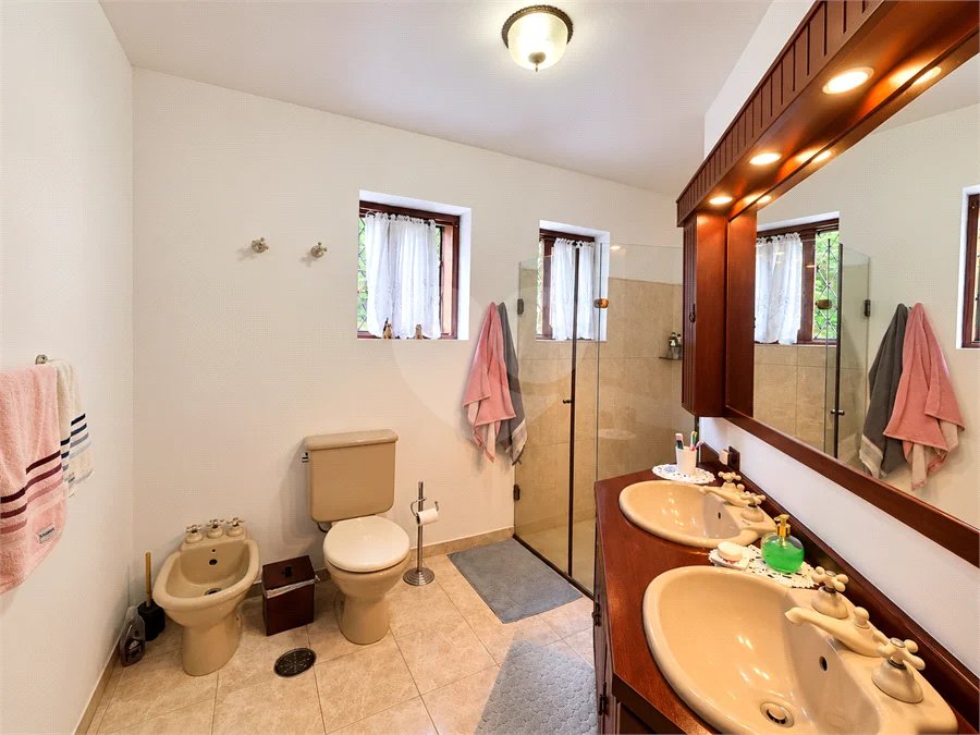Sobrado com cinco quartos sendo 3 suites 4 vagas| R$ 3.300.000 no Alto da Boa Vista - São Paulo