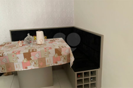 Apartamento no Condomínio Parque dos Manacás.