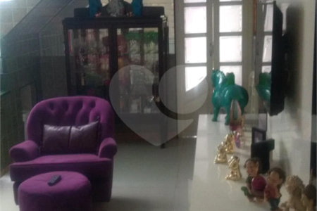 Linda Casa Sobrado a venda no Alto da Mooca com excelente acabamento, semi mobiliada com 2 suítes