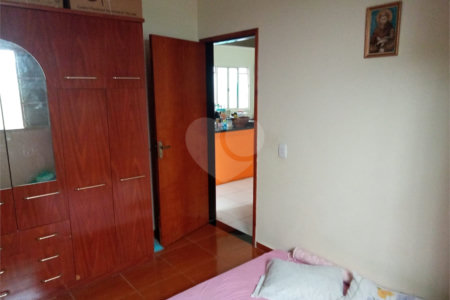 Casa térrea no Cidade Aracy .