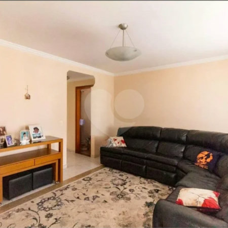 Sobrado à venda no Ipiranga de 140m² com 4 suítes e 3 vagas.