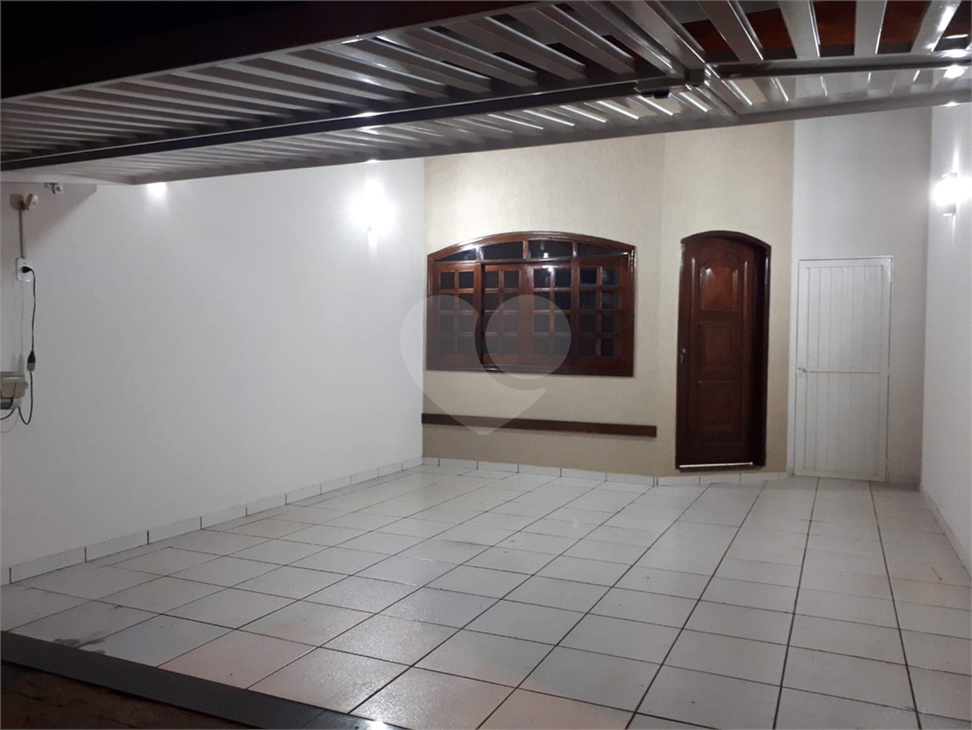 Casa térrea no Jardim Hikari para venda.