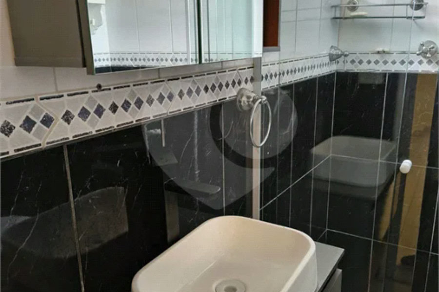Apartamento com 2 Dormitórios , amplo com 77 metros e com vaga de garagem fixa