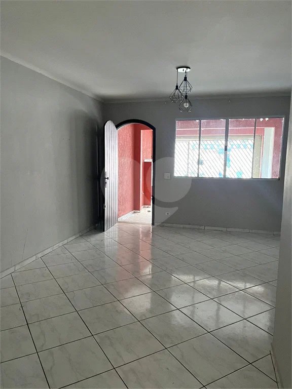 Casa com 125m², 2 dormitórios, 1 vaga, à venda na Vila Harmonia em Guarulhos.