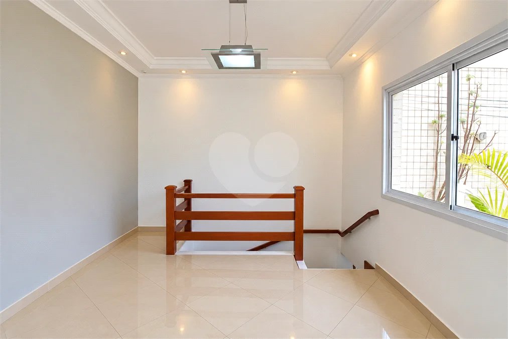 Cobertura duplex no Centro de São Bernardo do Campo, com 3 suítes, hidromassagem, mini spa, área gourmet e 2 vagas de garagem. Aceita permuta por apartamento de menor valor.