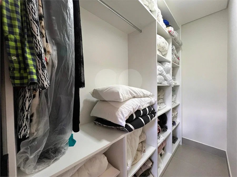 Casa dos Sonhos em Condomínio São Francisco, 3 Suítes, Piscina com Spa e Energia Fotovoltaica