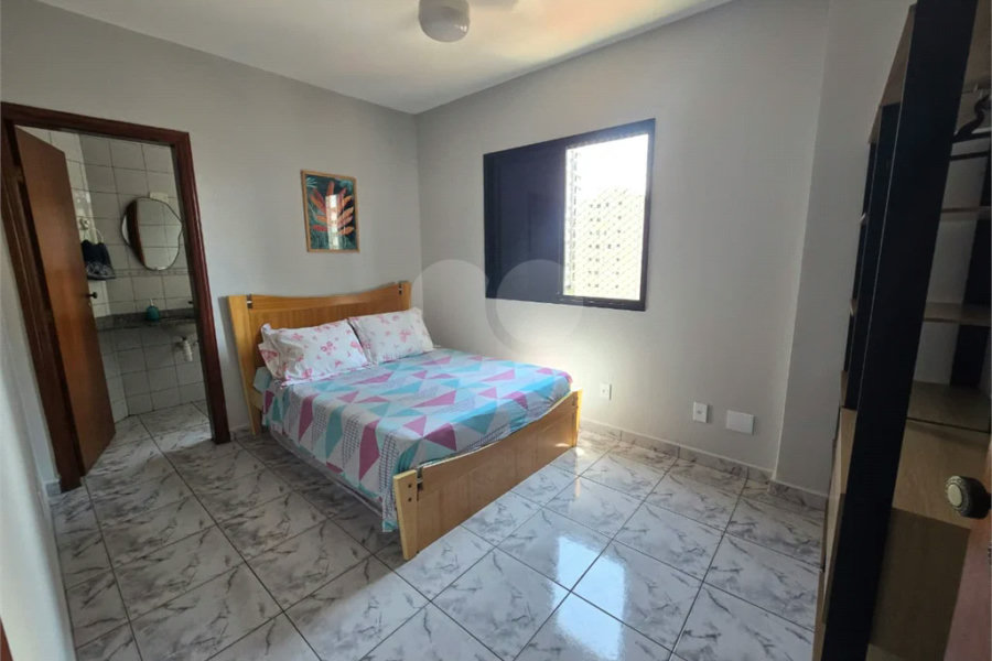 Belíssimo apartamento recém reformado na Praia Grande.