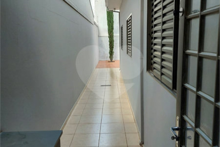 Casa Térrea com 2 dormitórios, sendo 1 suíte.