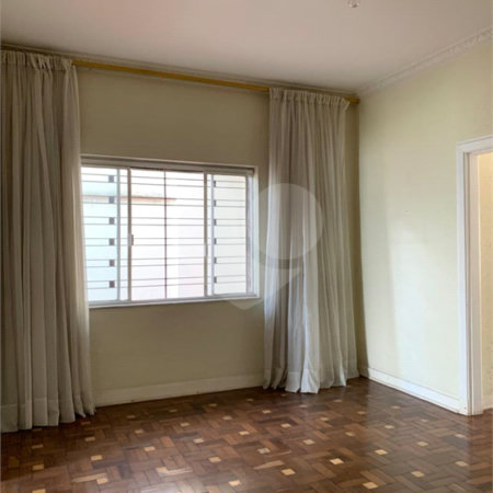 Casa à venda na Aclimação de 190m² com 3 dormitórios e 2 vagas.