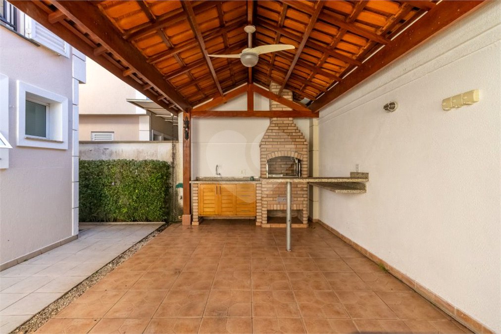 Casa à venda com 4 quartos, sendo 2 suítes, no condomínio Stephanie, São Paulo - SP