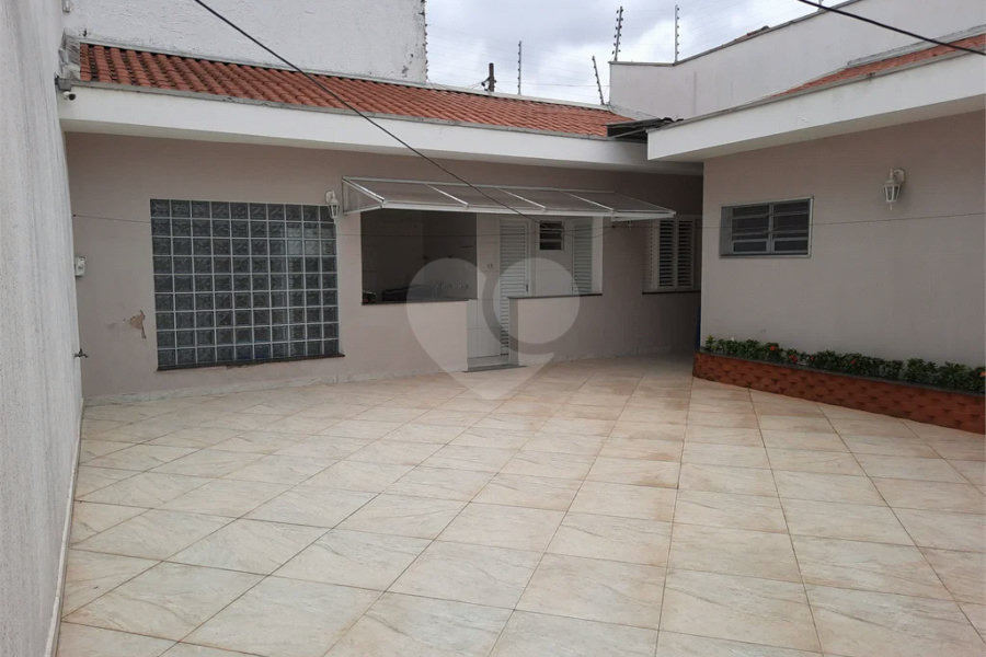 casa térrea na Vila Romana, 07 vagas de garagem, 4 quartos,, sendo 1 suíte amplo quintal.