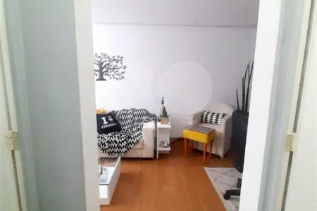 Apartamento com 2 quartos e 1 banheiro