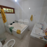Casa térrea com piscina no Residencial Samambaia.