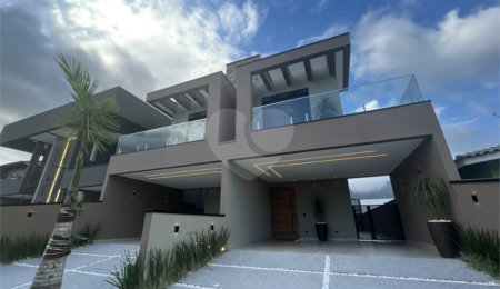 Casa à venda ou para alugar com 5 quartos, sendo 4 suítes,  em Morada da Praia, Bertioga, SP