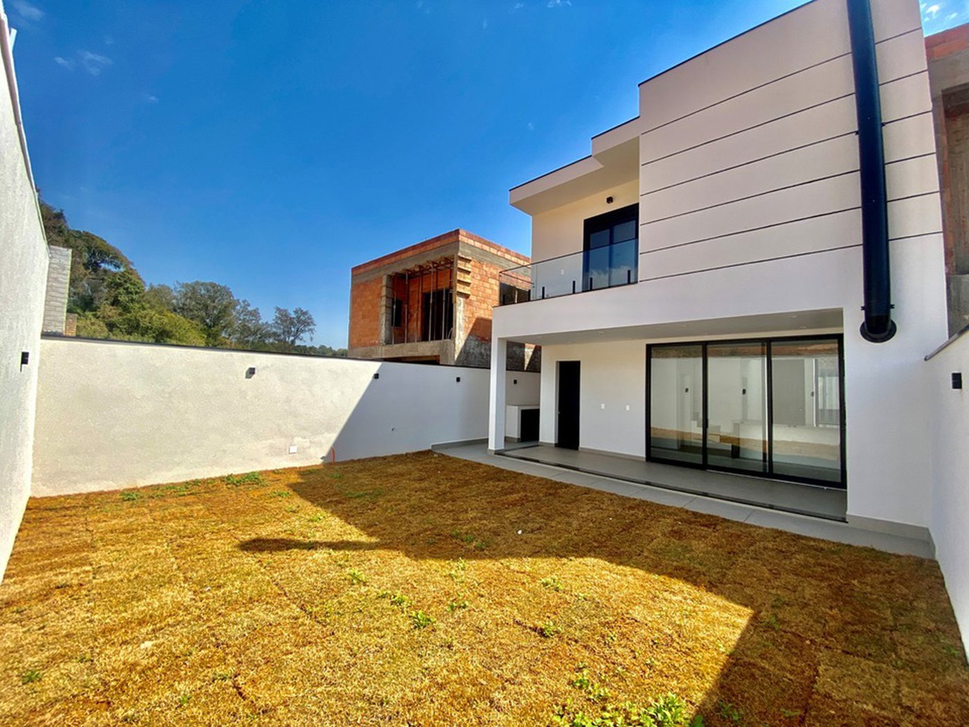 Casa à venda com 3 quartos, sendo 3 suítes, no condomínio Vila Giardino, Jundiaí - SP