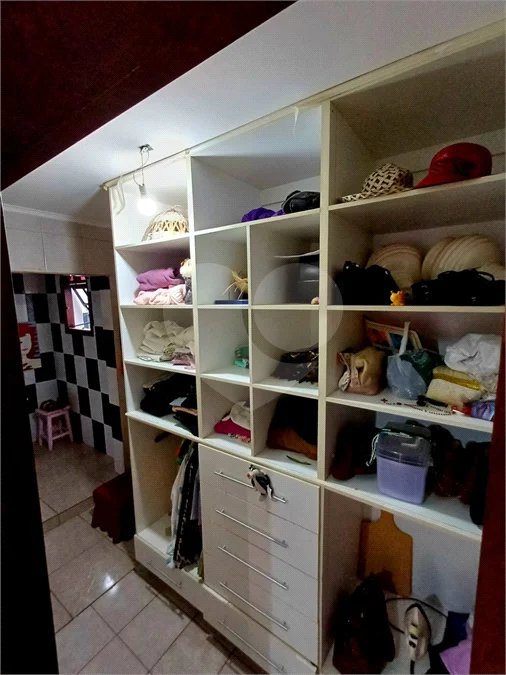 Casa à venda em Atibaia com 5 dormitórios (1 suíte), piscina e área gourmet, 2 vagas garagem, avalia permuta e financiamento