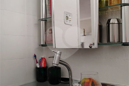 Vende-se apartamento no Jardim Aeroporto com 03 dormitórios