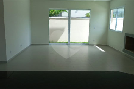 Casa à venda com 3 suítes em Santa Isabel, Louveira, SP