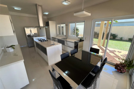 Casa á venda condomínio Damha I