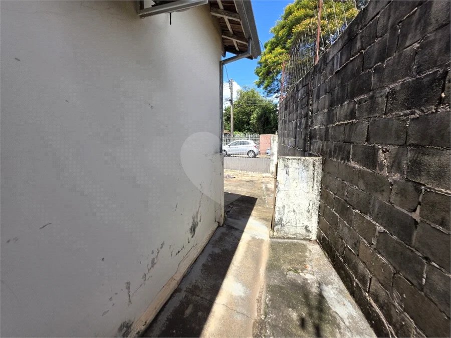 Casa térrea à venda com amplo quintal e grande potencial na Vila Nery
