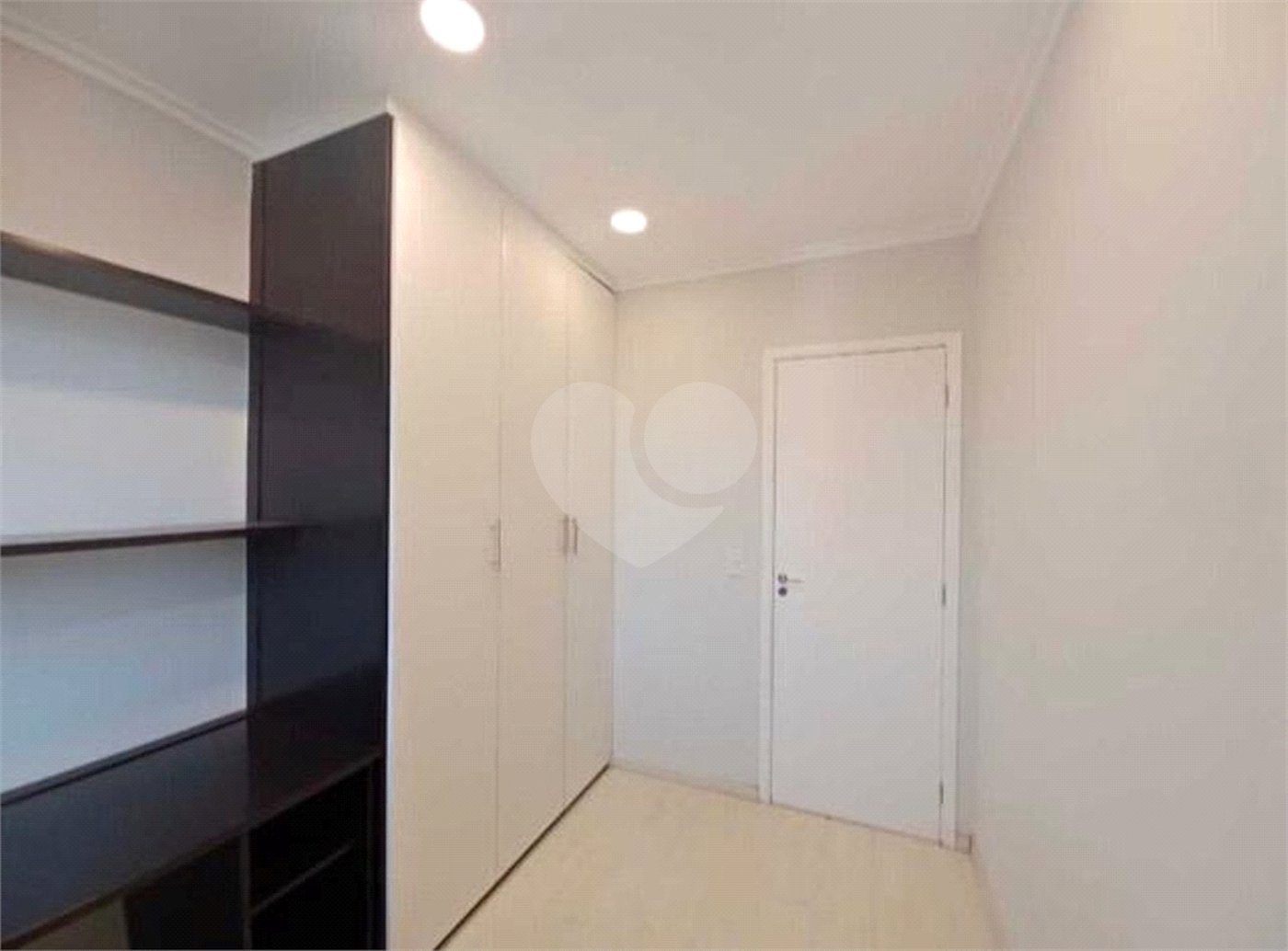Apartamento no Edifício Torres di Itália.