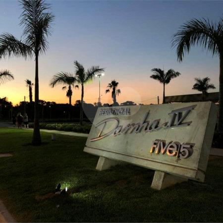 LOTE DE ESQUINA NO CONDOMINIO RESIDENCIAL DAMHA IV