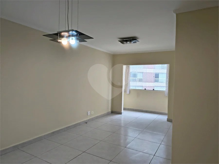 Apartamento com 2 Dormitórios , amplo com 77 metros e com vaga de garagem fixa