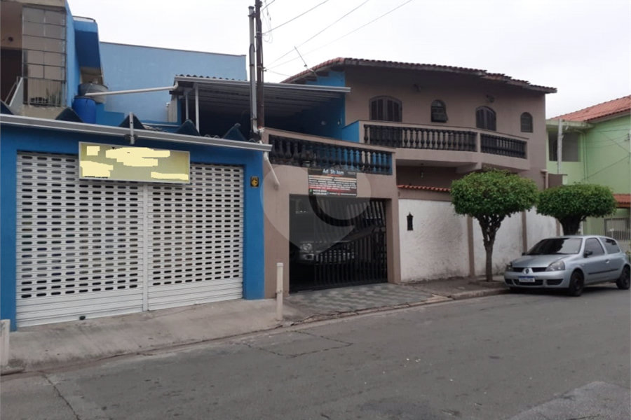 Casa com salão adjacente gerando renda!