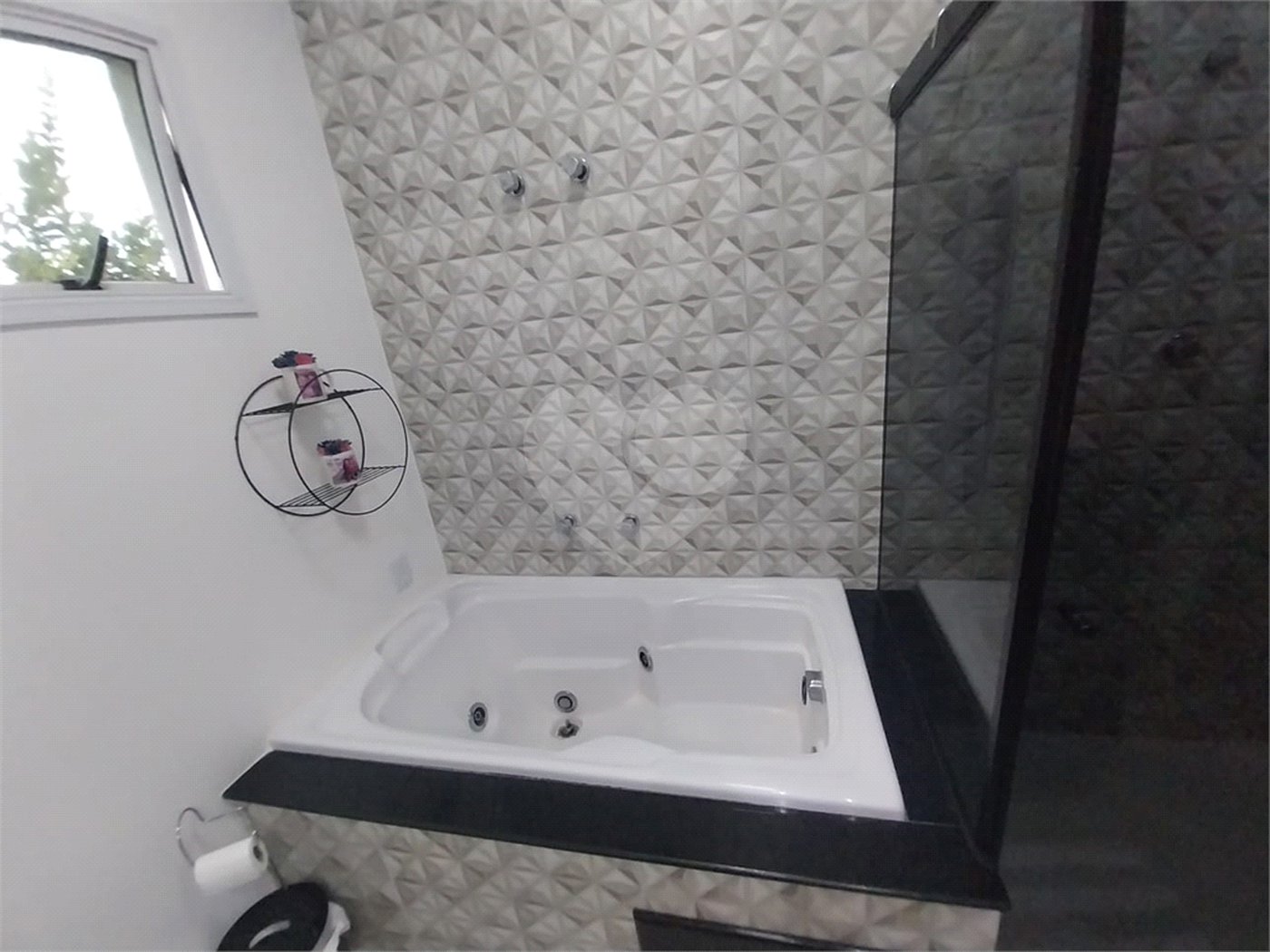 Casa Térrea Disponível para Locação e Venda no Condomínio Vilaggio Capriccio