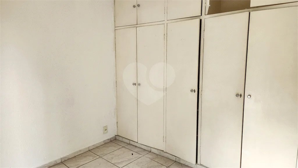 Sobrado em Santo Amaro com 3 dormitórios, uma suíte e 5 vagas