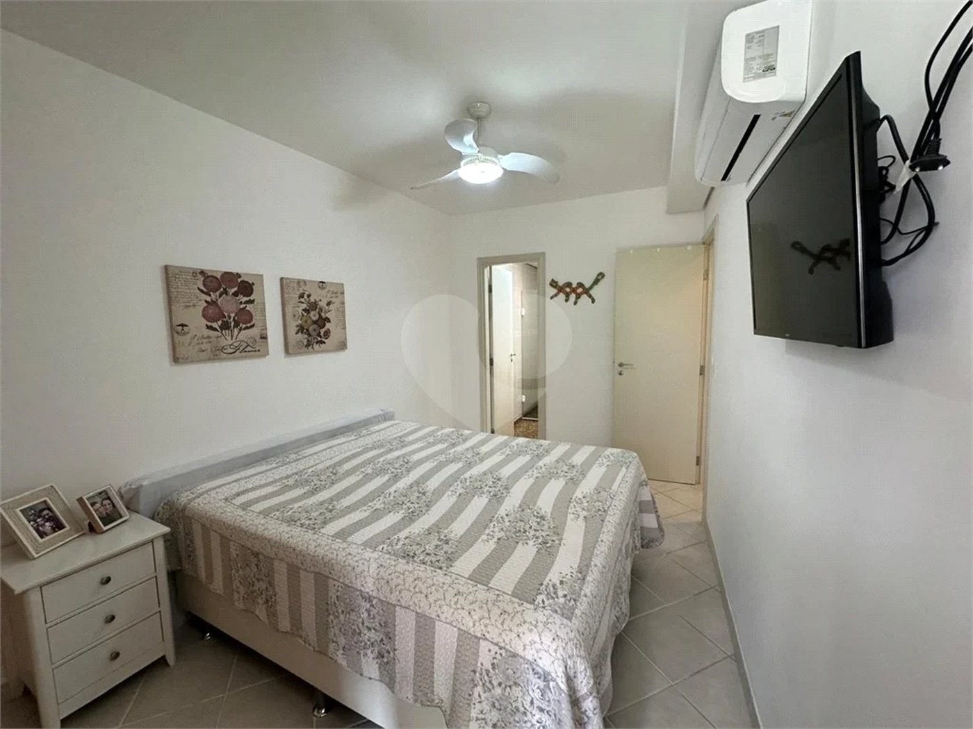 Apartamento à venda com 3 quartos, sendo 1 suíte, em Riviera de São Lourenço, Bertioga, SP