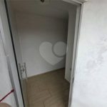Casa térrea à venda no Douradinho com 2 quartos e edícula com mais dois quartos e 2 banheiros.