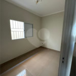 Casa com 02 Dormitórios á venda, em Cidade Aracy 2.