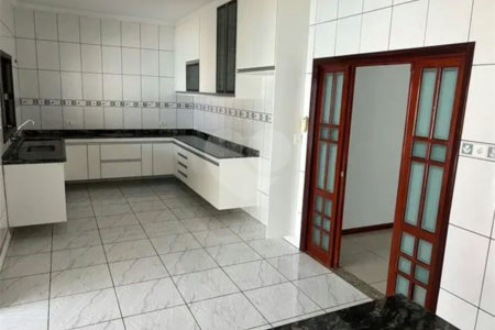 CASA A VENDA 420M², 5 DORMITORIOS, 4 BANHEIROS, 2 VAGAS, BAIRRO JARDIM PARAISO- SÃO JOSÉ DOS CAMPOS/