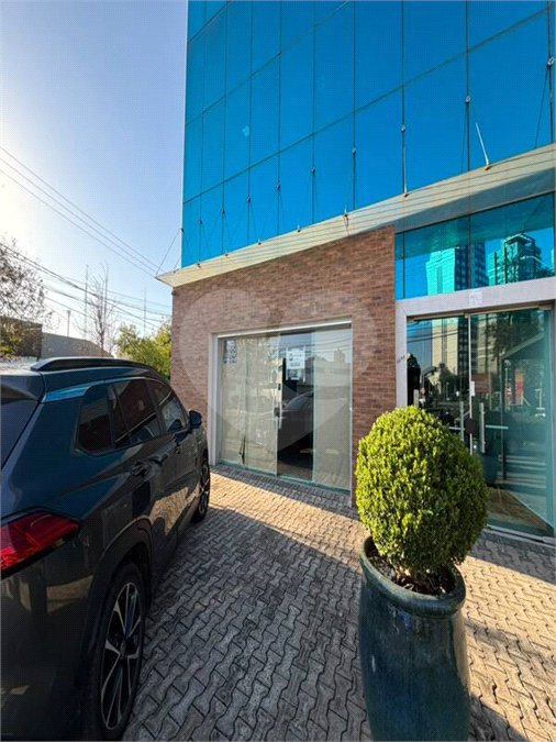 SALÃO COMERCIAL PARA LOCAÇÃO EM INDAIATUBA SP! - Av. Pres. Kennedy! - Salão comercial de 89,64 m² no térreo do Edifício Granada une modernidade, conforto e a melhor localização de Indaiatuba. Destaques do Imóvel: - Espaço Amplo: Salão principal com excelente iluminação natural. - Infraestrutura: