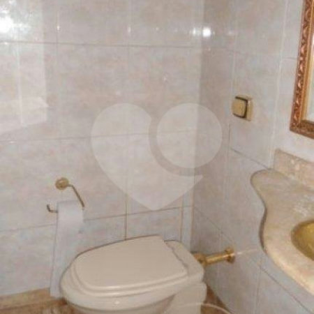 Casa térrea com salas comerciais em anexo à venda na região da Moóca