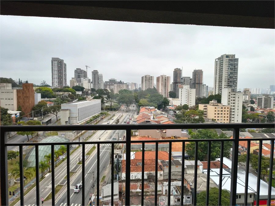 Studio completo, em frente ao Metro Borba Gato.