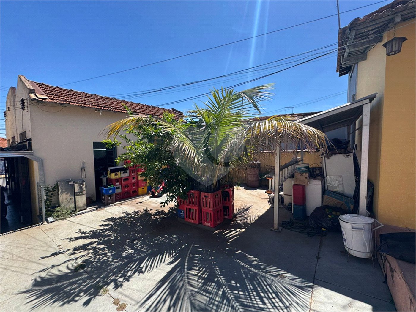 Casa com salão comercial, á venda, em São Carlos-SP.
