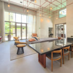 Apartamento de 03 dormitórios sendo 02 suítes com 02 vagas de garagem.