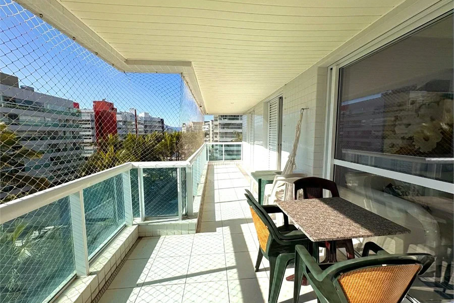 Apartamento à venda com 3 quartos, sendo 2 suítes, em Riviera de São Lourenço, Bertioga, SP