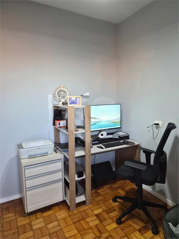 Apartamento à venda no Edifício Pedro Ometto, no coração de Piracicaba.