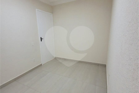 Seu Novo Lar Te Espera: Casa Aconchegante, Pronta para Morar e com 2 dormitórios e Amplo Quintal!