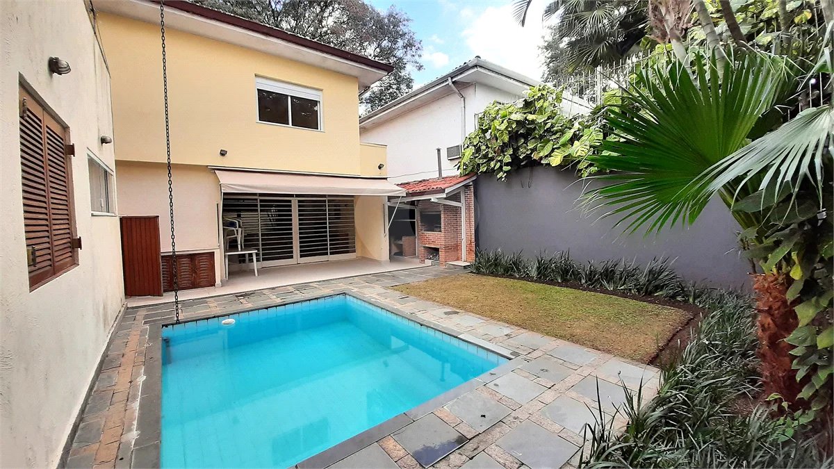 Sobrado à venda ou para alugar com 3 quartos, sendo 2 suítes, em Brooklin, São Paulo, SP