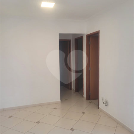 Indaiatuba - Venda - Apartamento no Condomínio Portal das Flores com 64 m², 3 dorms, sendo 2 com armários planejados, , WC social, cozinha planejada e totalmente integrada com a lavanderia, varanda, , 02 vagas de garagem. Excelente localização, a poucos metros do Shopping Polo, mercados, padaria,