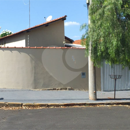 Casa térrea para venda, na cidade de Araraquara/SP.