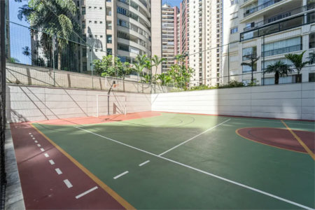 Apartamento à venda em Moema