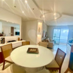 Apartamento de 03 dormitórios sendo 1 suíte e 02 vagas de garagem.