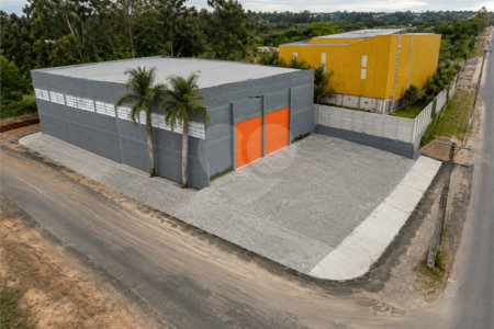 GALPÃO INDUSTRIAL NOVO – 800 M² - Em frente à Rodovia Kanela Forti
