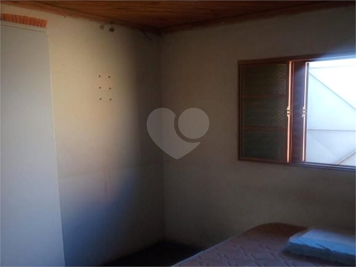 Casa Térrea com 3 dormitórios.