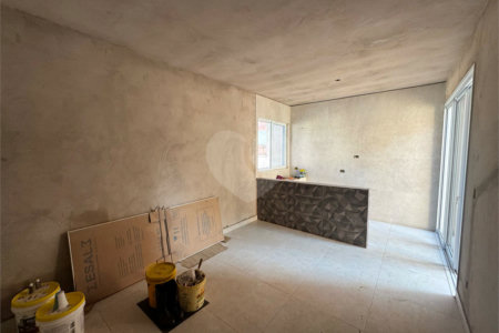 Casa em condominio em reta final de obras
